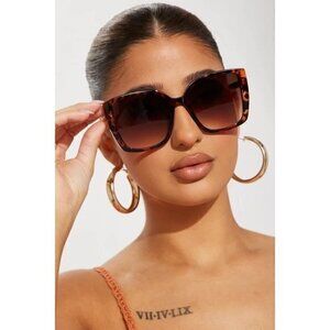 Keep It Casual Cat Eye‎ Frame Sunglasses Tortoise